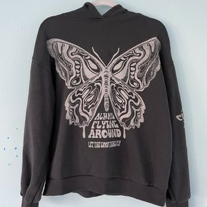 Pull & Bear Butterfly Graphic Hoodie 🦋🛍️🧸